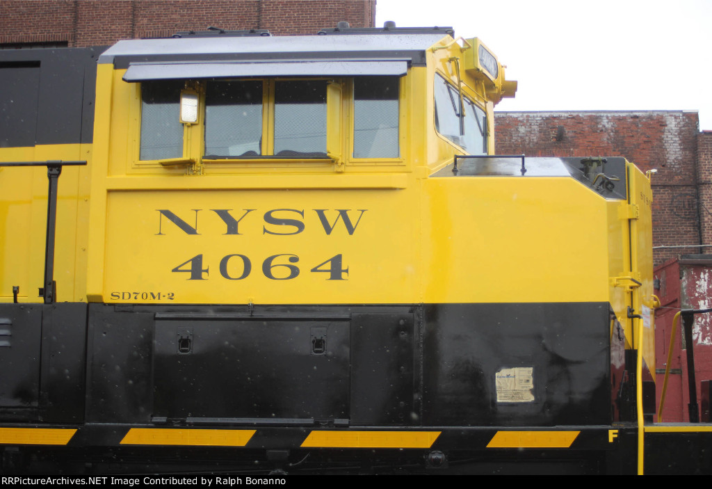 The NYS&W SD70M-2 profile looks much better than in NS black & white. 